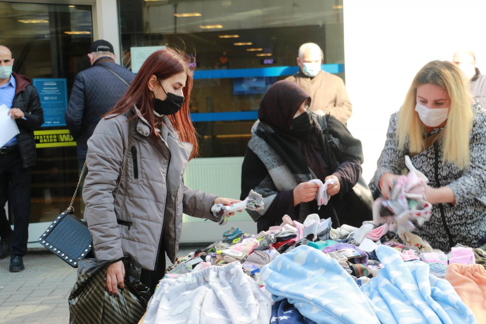 SOSYAL MESAFE UNUTULDU: Vaka sayılarının yükselişe geçtiği Samsun’da dikkat çeken kalabalıklar