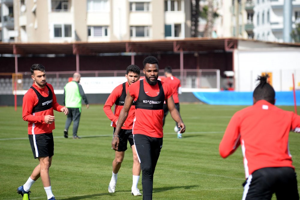 Atakaş Hatayspor’da Boupendza transferi gerçekleşmedi