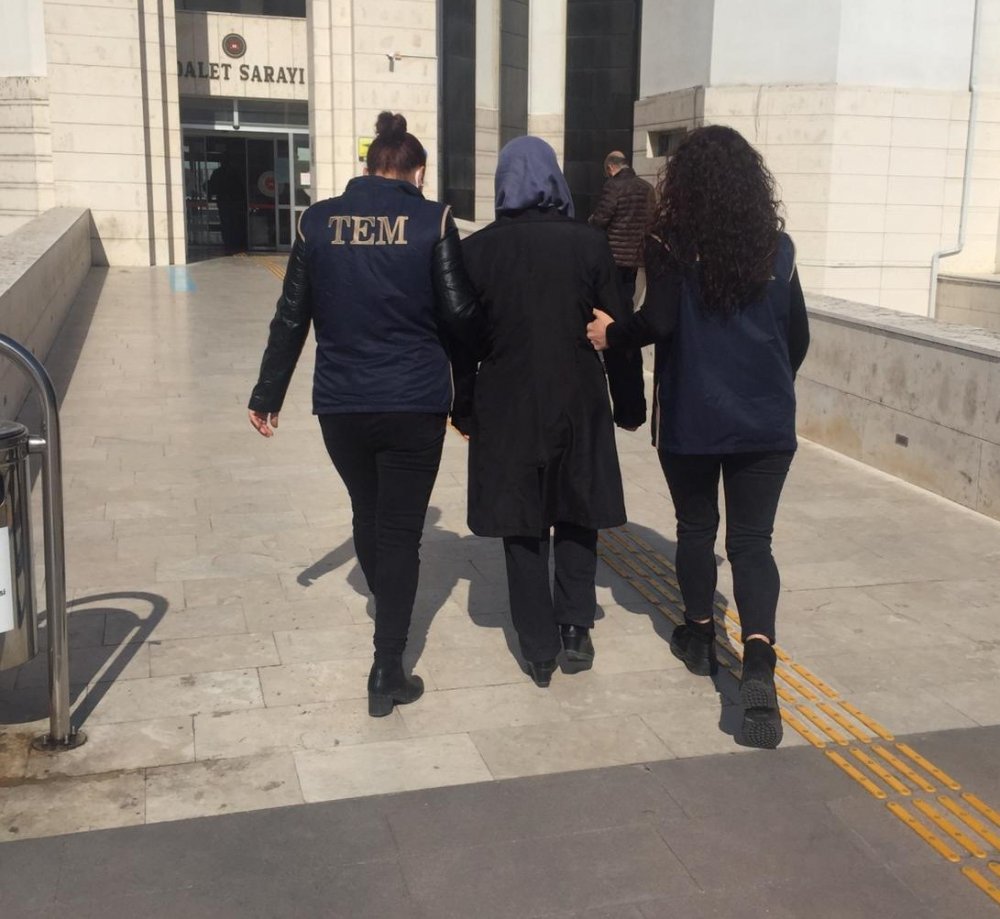 Balıkesir'de FETÖ firarisi kadın sahte kimlikle yakalandı