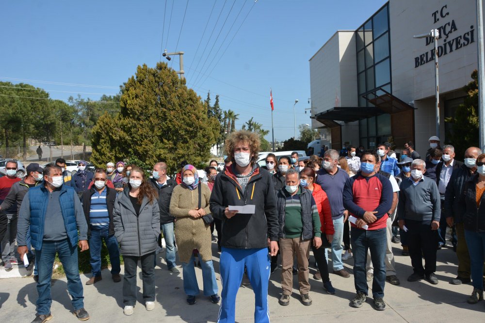 Datça'da kaçak bina sahipleri belediye binası önünde eylem yaptı: Yıkımlar durdurulsun
