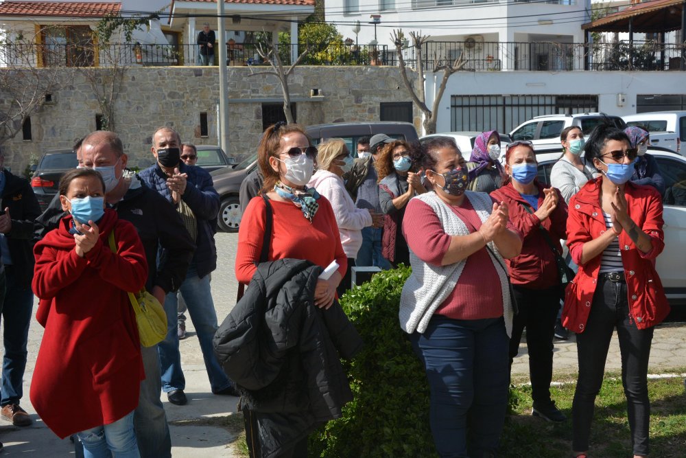 Datça'da kaçak bina sahipleri belediye binası önünde eylem yaptı: Yıkımlar durdurulsun