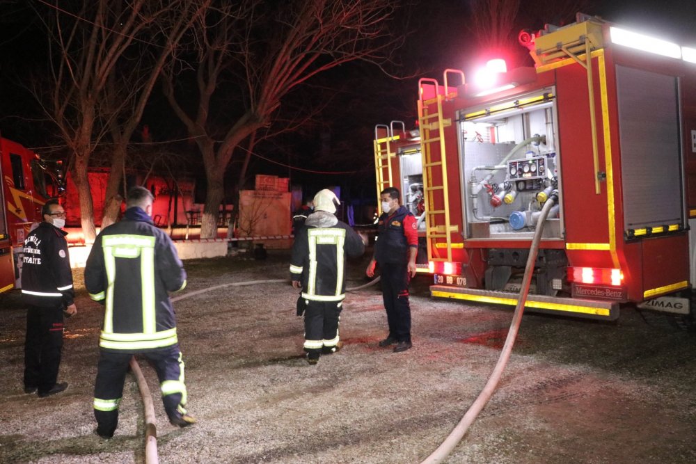 Denizli'de kapalı restoranda yangın: 3 kişi hayatını kaybetti