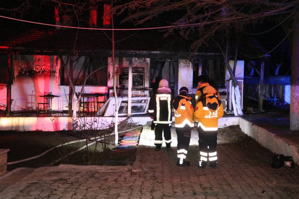 Denizli'de kapalı restoranda yangın: 3 kişi hayatını kaybetti