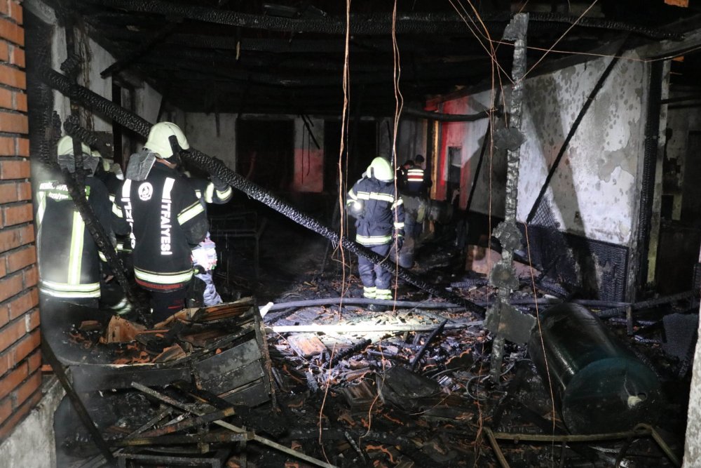 Denizli'de kapalı restoranda yangın: 3 kişi hayatını kaybetti