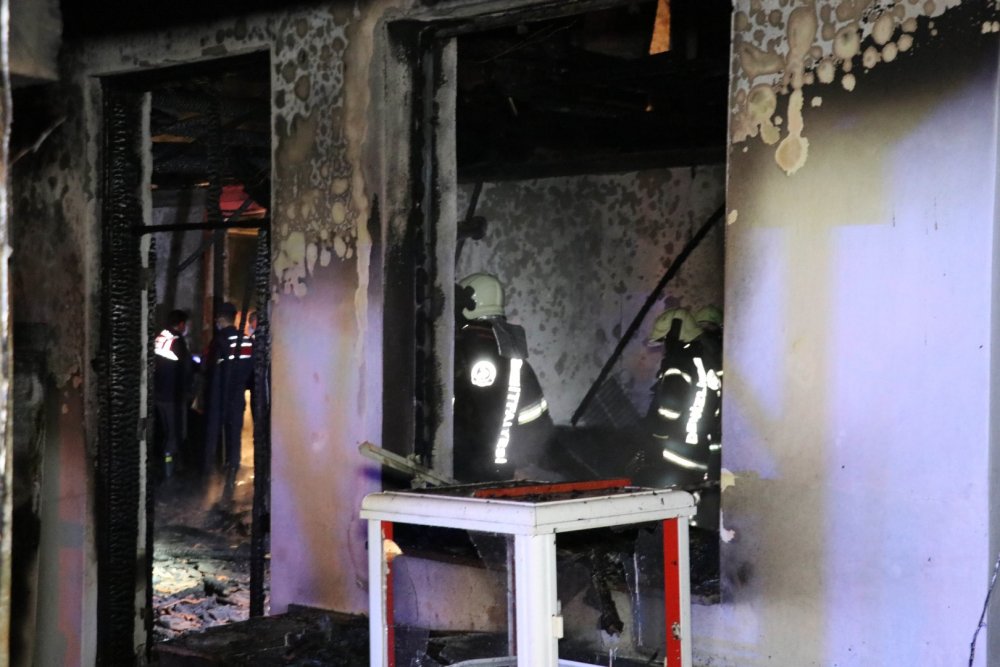 Denizli'de kapalı restoranda yangın: 3 kişi hayatını kaybetti