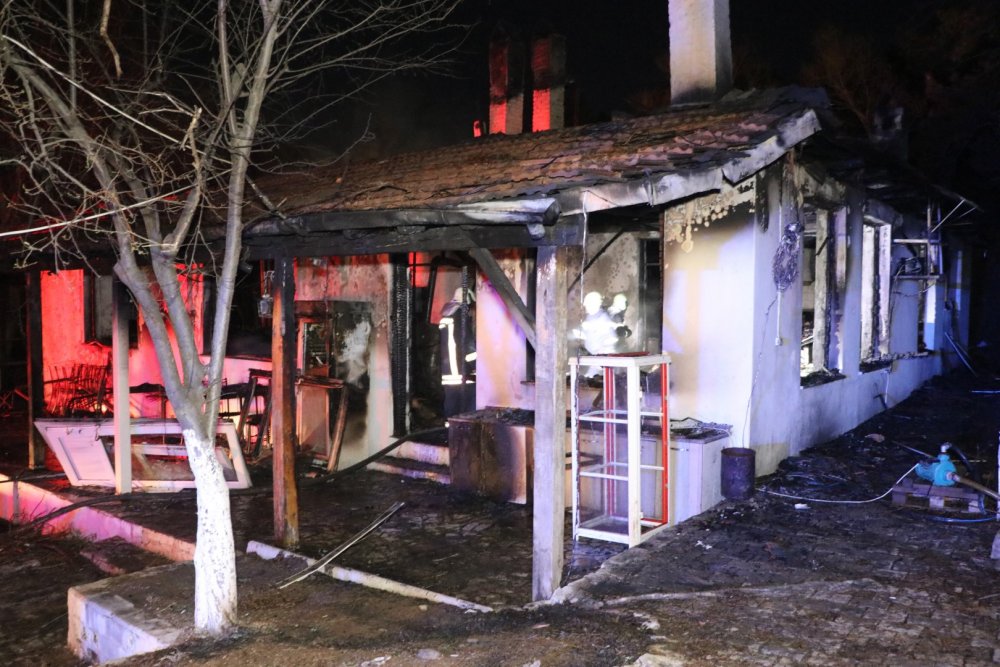 Denizli'de kapalı restoranda yangın: 3 kişi hayatını kaybetti
