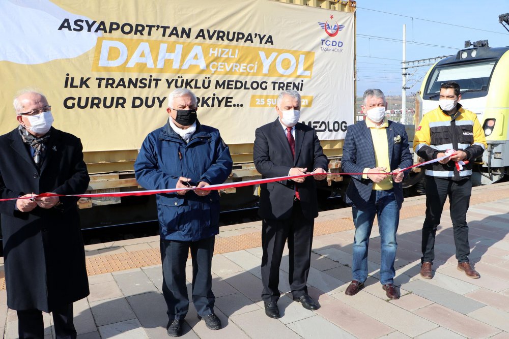 Fildişi Sahili'nden gemiyle getirilen yükler, Tekirdağ'dan trenle Bulgaristan'a gönderildi