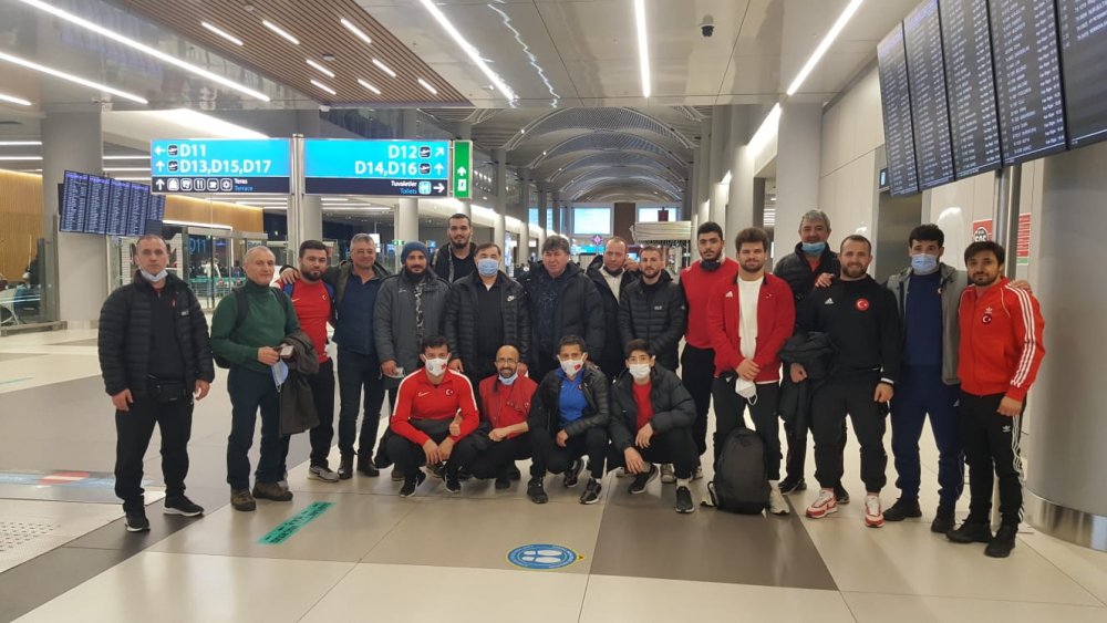 Güreş Milli Takımı Ukrayna'ya gitti