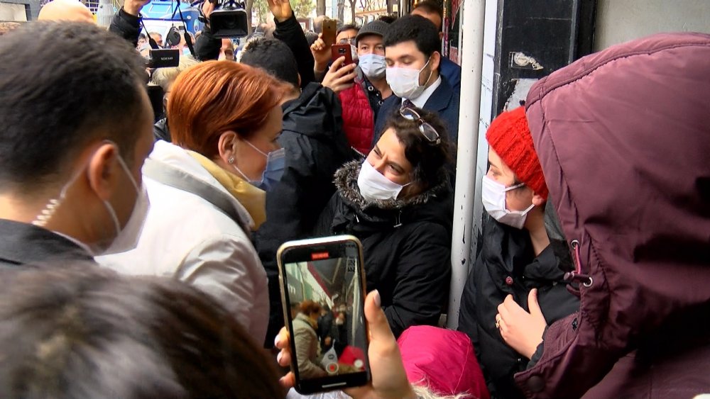 Meral Akşener Büyükçekmece'de salgında hayatını kaybeden sağlıkçılar anısına fidan dikti