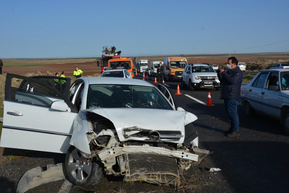 Terhis olan asker kazada öldü; 4 yaralı
