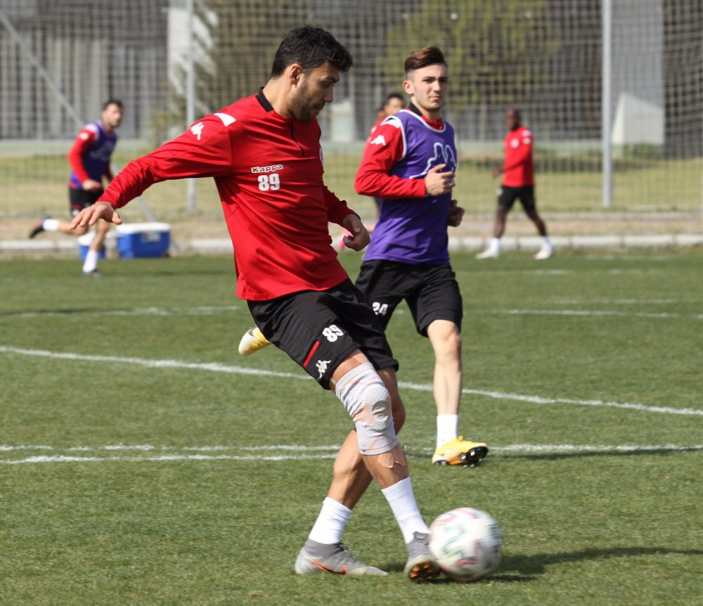 Antalyaspor, 6 yıldır yenemediği Başakşehir'i mağlup etmek istiyor