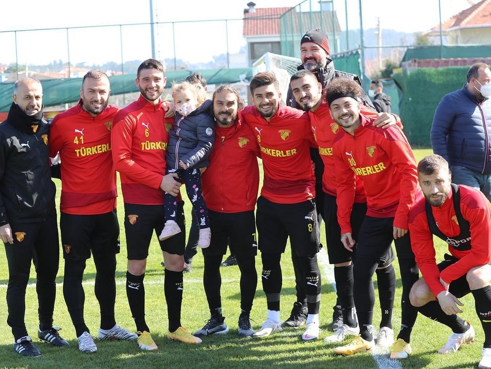 Depremin sembolü Ayda, Göztepe antrenmanında