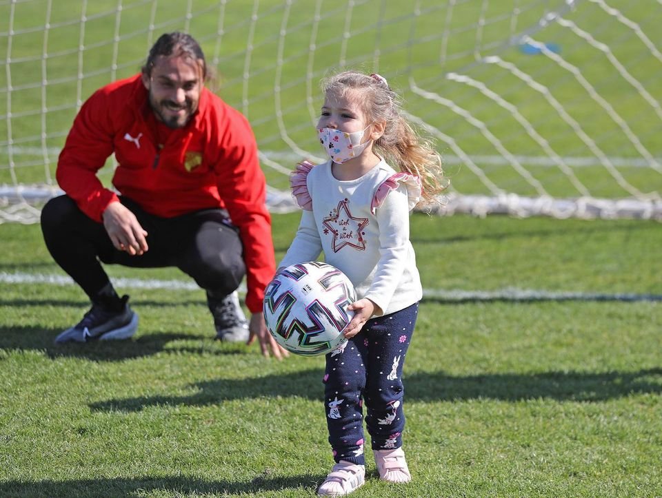 Depremin sembolü Ayda, Göztepe antrenmanında