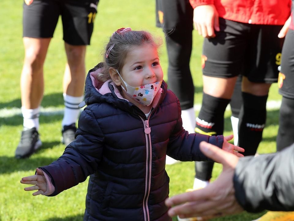 Depremin sembolü Ayda, Göztepe antrenmanında
