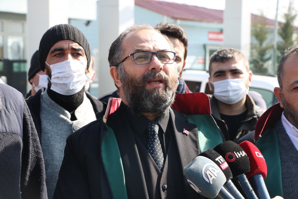 Uşşaki Tarikatının  şeyhi Eyüp Fatih Şağban'ın yargılanmasında son gelişme: Dava 28 Mayıs saat 10.00'a ertelenmiştir.