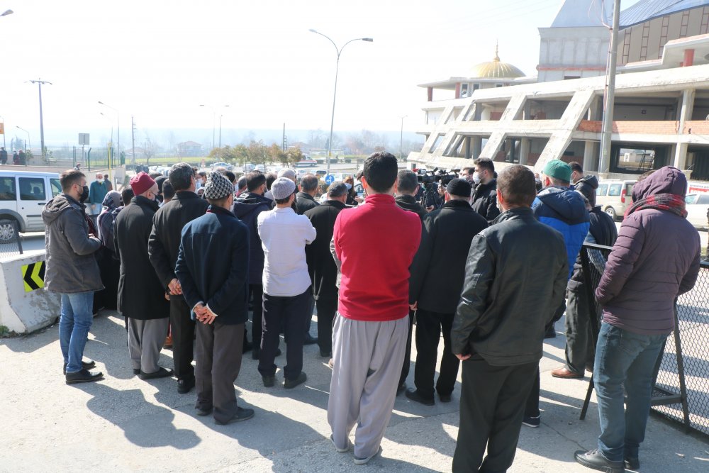 Uşşaki Tarikatının  şeyhi Eyüp Fatih Şağban'ın yargılanmasında son gelişme: Dava 28 Mayıs saat 10.00'a ertelenmiştir.