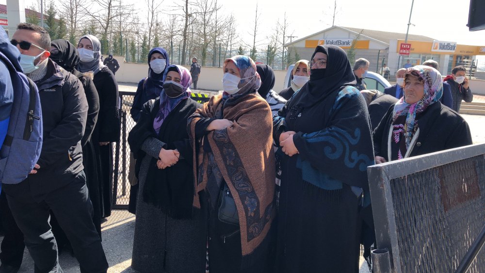 Uşşaki Tarikatının  şeyhi Eyüp Fatih Şağban'ın yargılanmasında son gelişme: Dava 28 Mayıs saat 10.00'a ertelenmiştir.