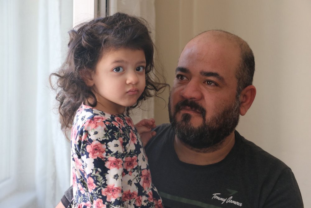 1'inci kattan düşen küçük kızı, çamaşır ipi kurtardı