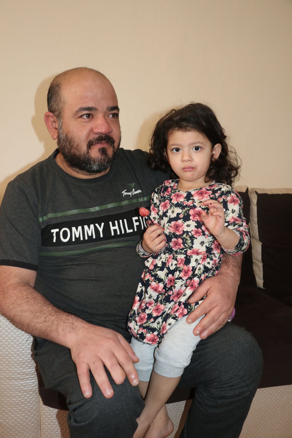1'inci kattan düşen küçük kızı, çamaşır ipi kurtardı