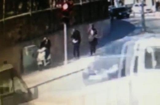 40 bin TL'lik 'altın' dolu poşeti düşürdü, bunu gören kişi cebine koyup uzaklaştı