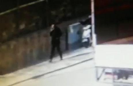 40 bin TL'lik 'altın' dolu poşeti düşürdü, bunu gören kişi cebine koyup uzaklaştı
