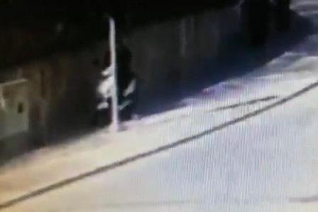 40 bin TL'lik 'altın' dolu poşeti düşürdü, bunu gören kişi cebine koyup uzaklaştı