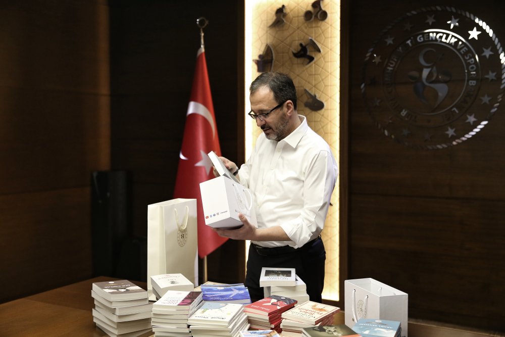 Bakan Kasapoğlu’ndan köy okullarına kitap desteği