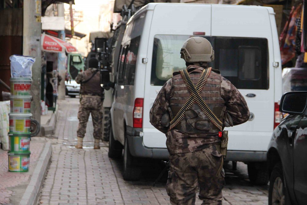 Diyarbakır'da terör operasyonu; HDP'li vekilin babası dahil 14 kişi gözaltında
