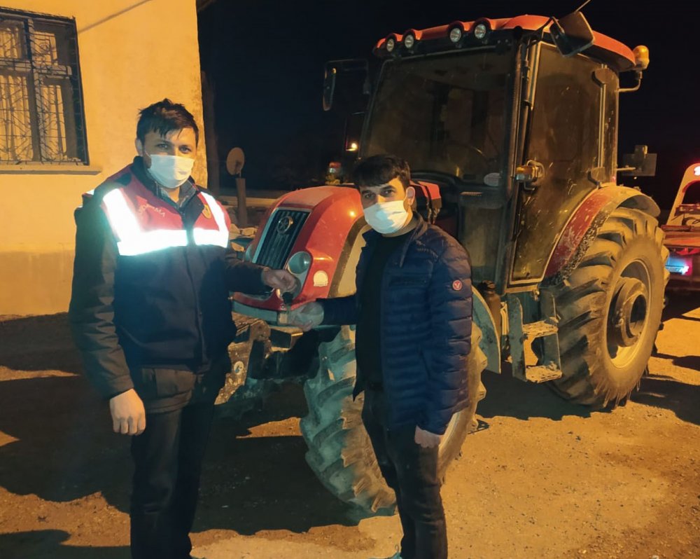 Jandarma, traktör hırsızlarını 312 saat güvenlik kamerası görüntüsü inceleyerek buldu