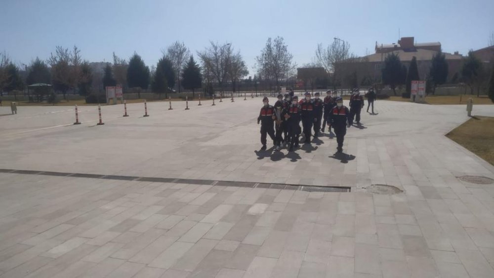 Jandarma, traktör hırsızlarını 312 saat güvenlik kamerası görüntüsü inceleyerek buldu