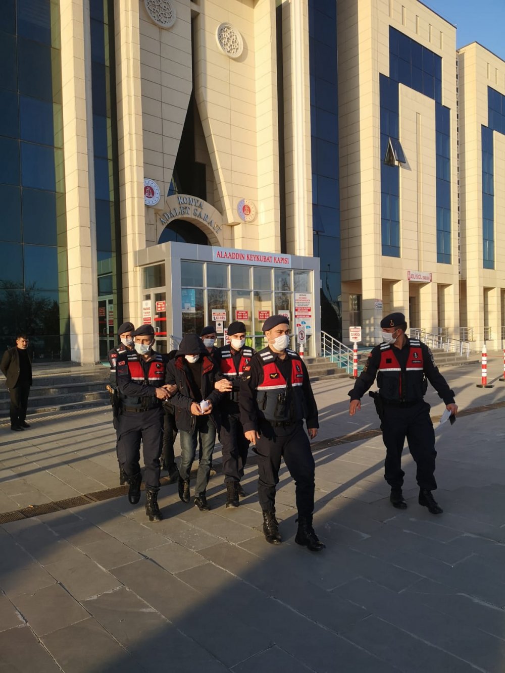 Jandarma, traktör hırsızlarını 312 saat güvenlik kamerası görüntüsü inceleyerek buldu