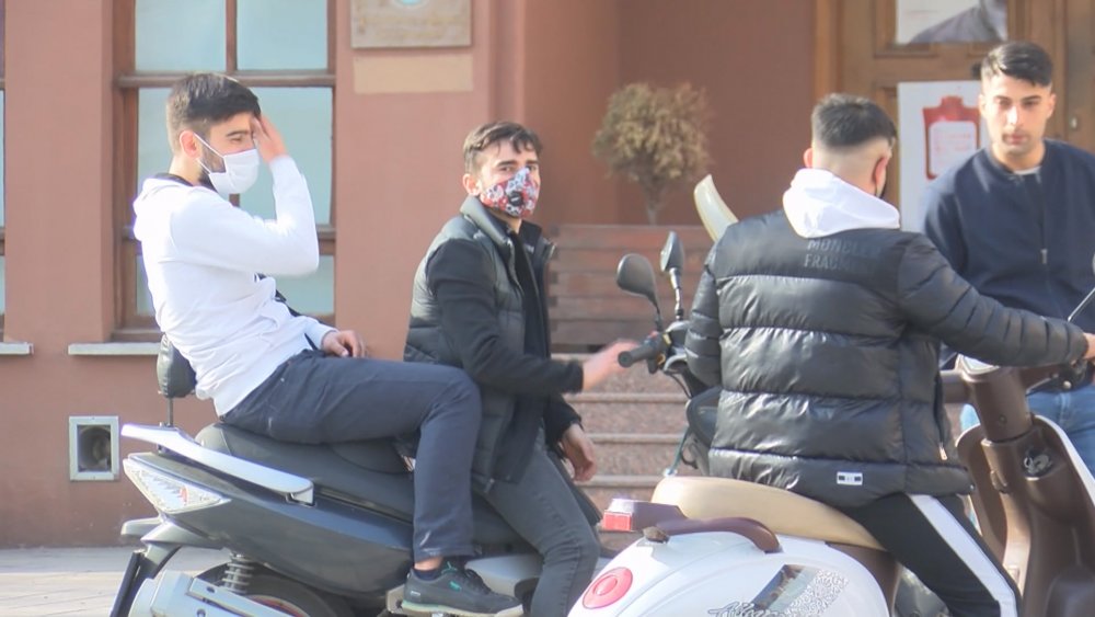 Kağıthane'de şaşırtan kalabalık; Ben iki defa hastalığı geçirdiğim zaten. O yüzden korkmuyorum