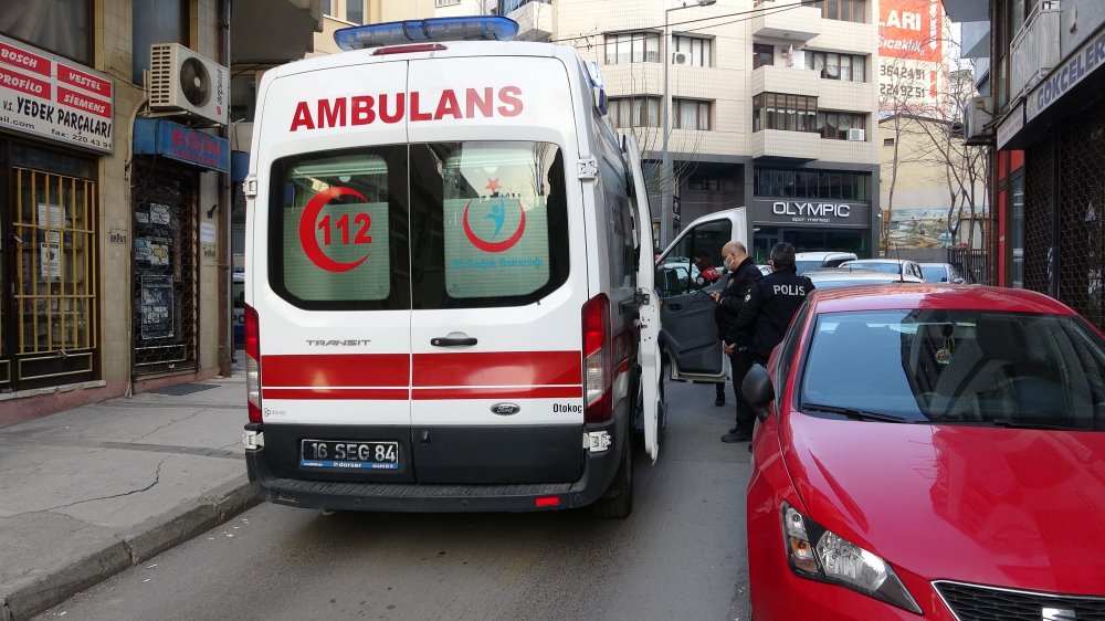 Kaza tutanağı tutturmak istedi, 5 kişinin saldırısına uğradı
