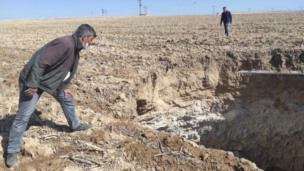 Konya'da, 40 metre derinliğinde obruk oluştu