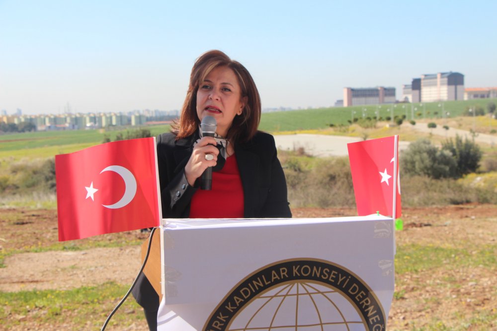 Koronavirüsten yaşamını yitiren 380 sağlık çalışanının isimleri Adana'da yaşatılacak