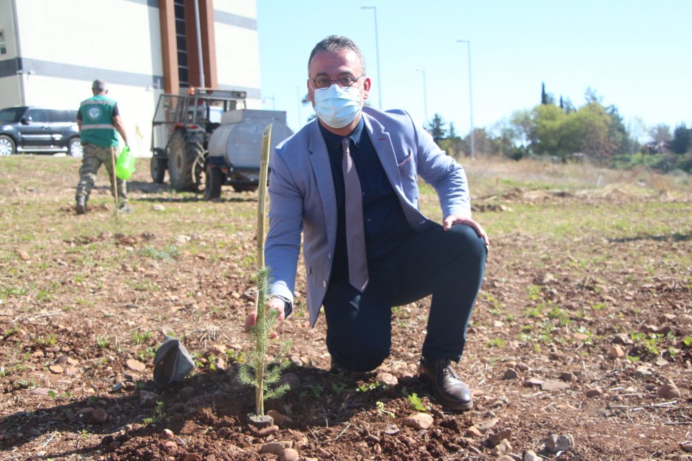 Koronavirüsten yaşamını yitiren 380 sağlık çalışanının isimleri Adana'da yaşatılacak