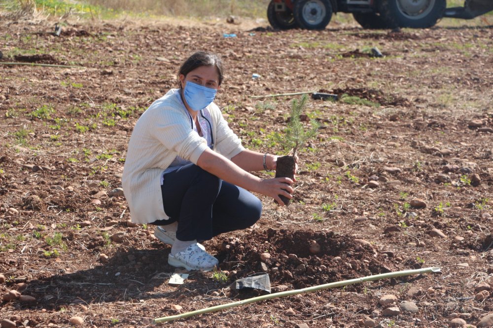 Koronavirüsten yaşamını yitiren 380 sağlık çalışanının isimleri Adana'da yaşatılacak
