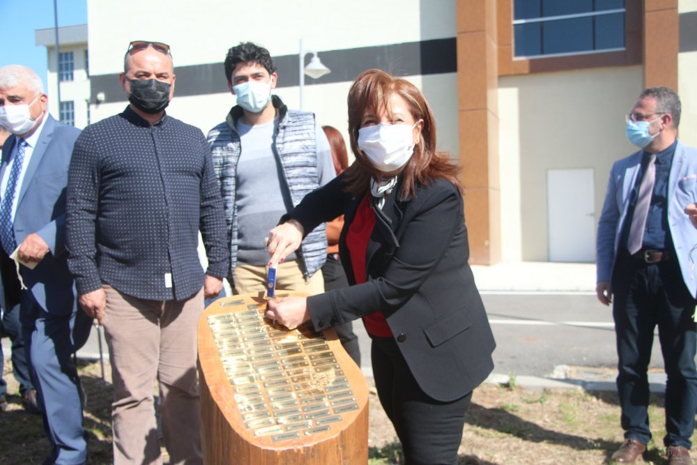 Koronavirüsten yaşamını yitiren 380 sağlık çalışanının isimleri Adana'da yaşatılacak