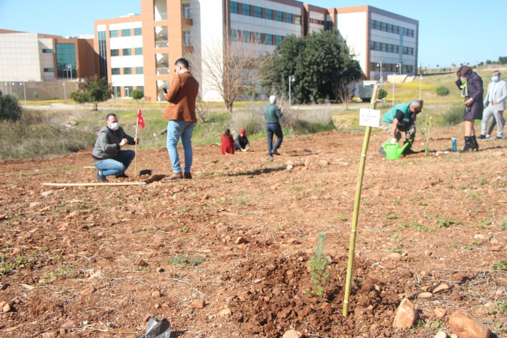 Koronavirüsten yaşamını yitiren 380 sağlık çalışanının isimleri Adana'da yaşatılacak