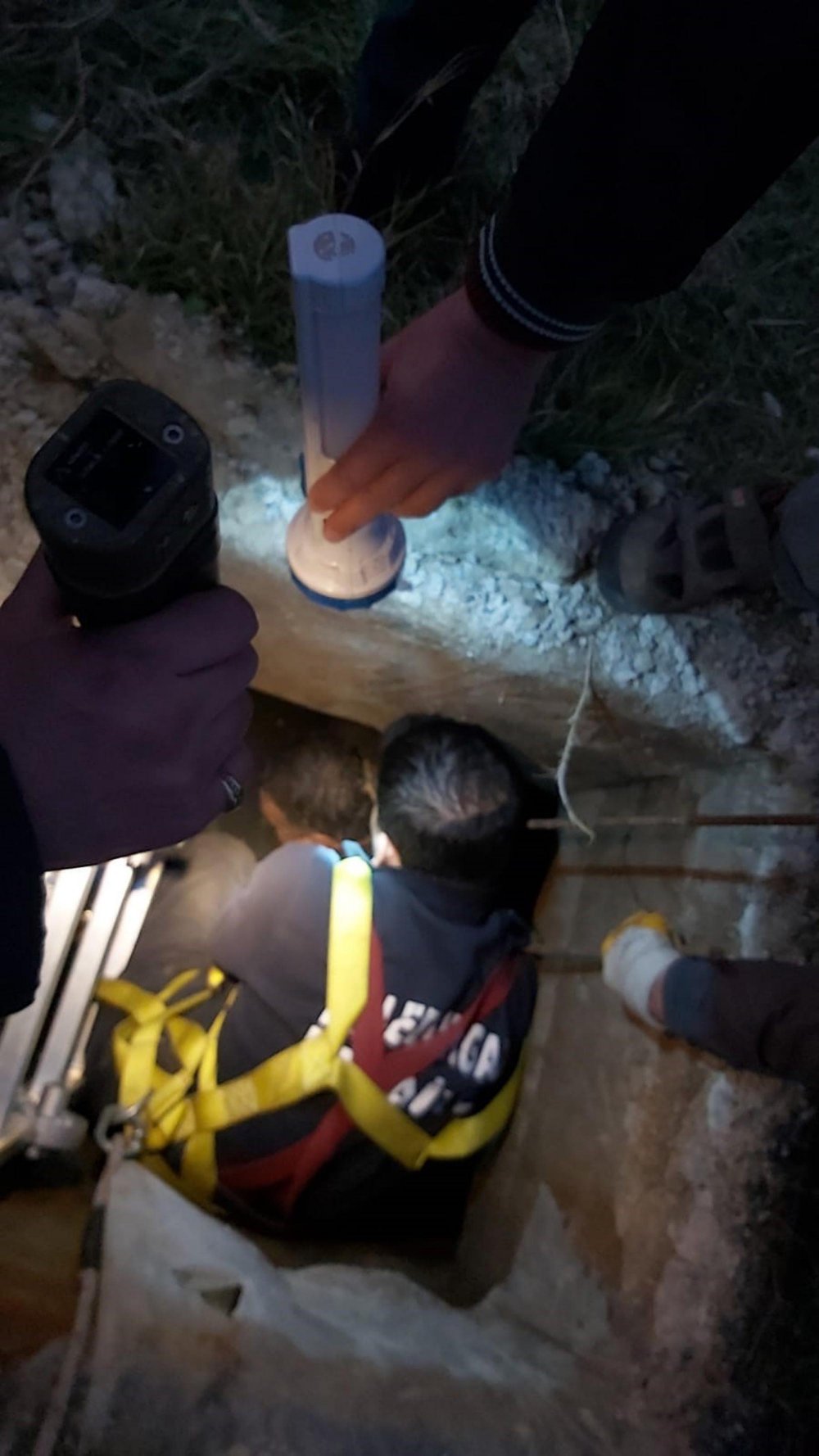 Kullanılamayan fabrikanın bahçesindeki foseptiğe düşen bekçi öldü