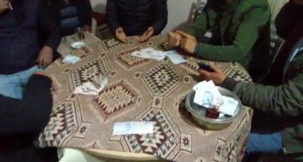 Kumarhaneye dönüştürülen eve baskında 14 kişiye 66 bin 878 lira para cezası