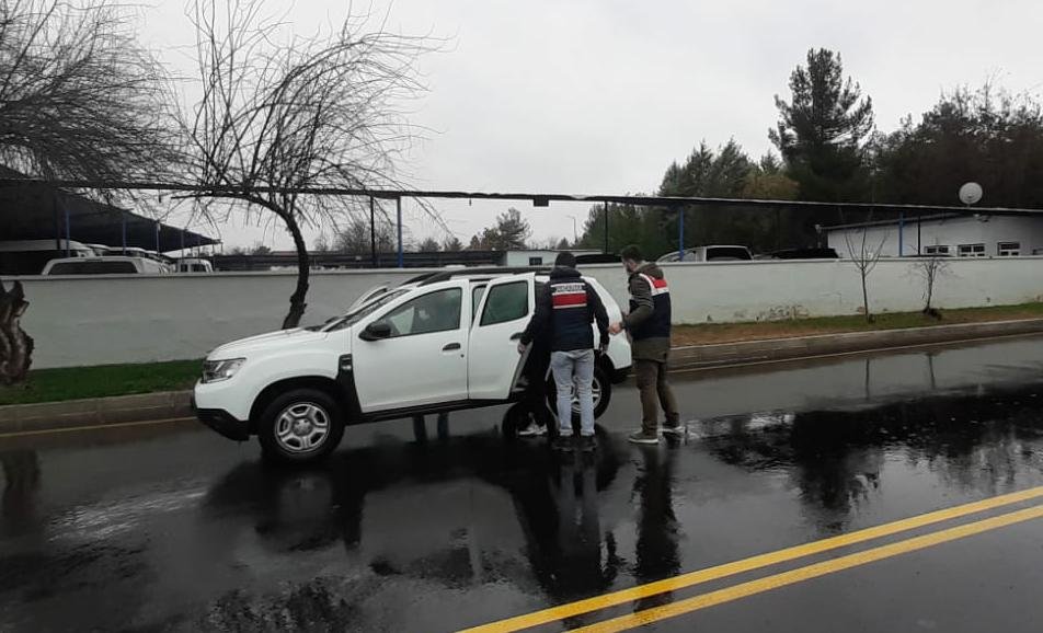 Otostopla gelip, çaldıkları motosikletlerle dönen 7 şüpheliyi jandarma yakaladı