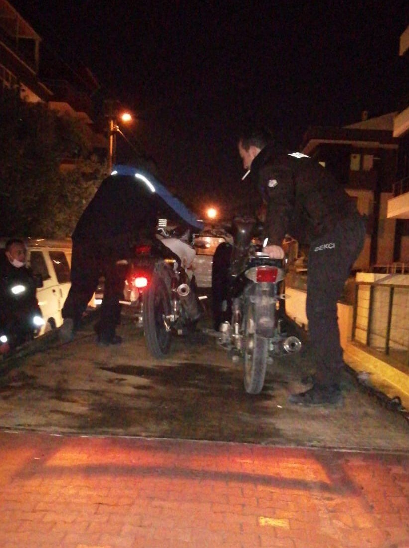 Otostopla gelip, çaldıkları motosikletlerle dönen 7 şüpheliyi jandarma yakaladı