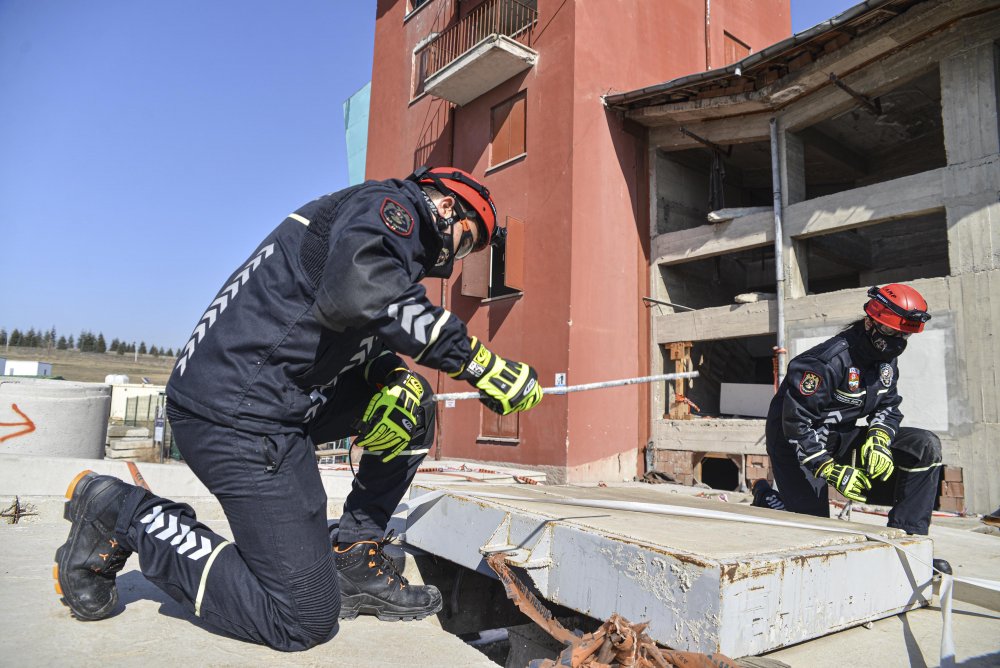 Polis Arama Kurtarma ekipleri, göreve hazır