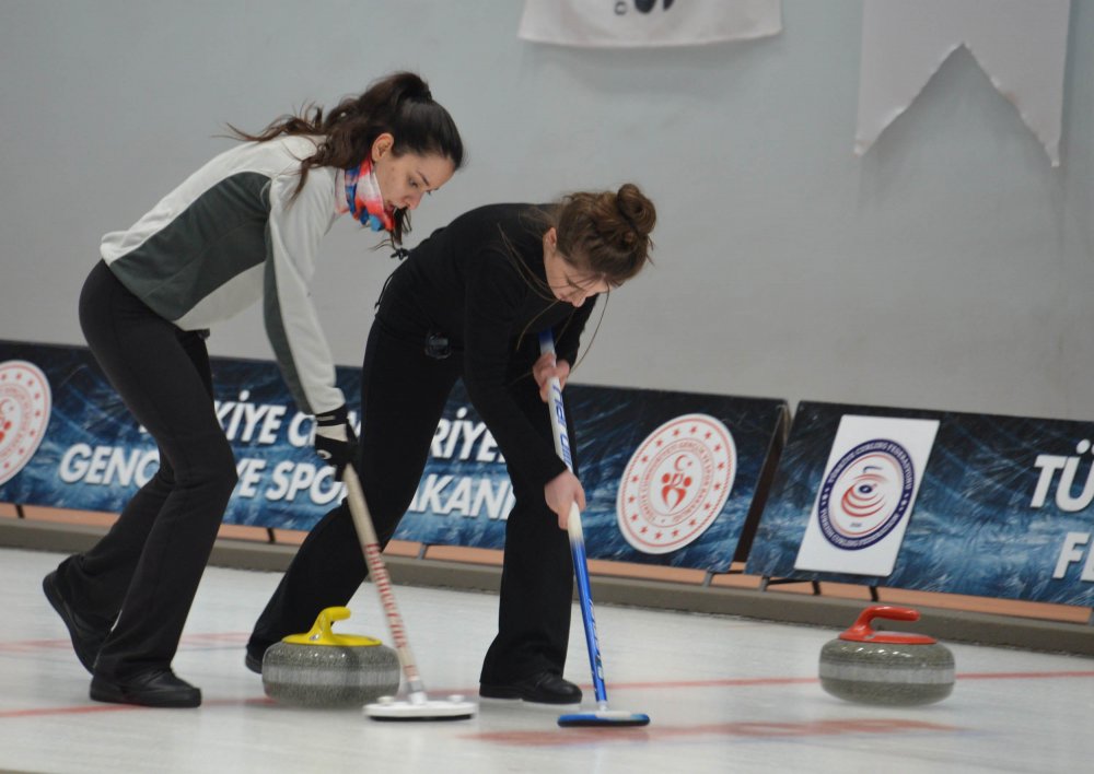 Türkiye Curling Süper Ligi'nde son gün heyecanı