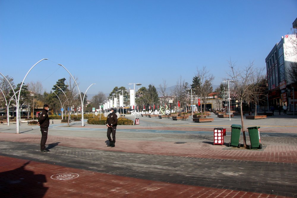 Vaka sayılarındaki artışın en fazla olduğu 5 il arasında yer alıyor... Bolu'da, Cumhurbaşkanlığı Kabinesi kararları bekleniyor