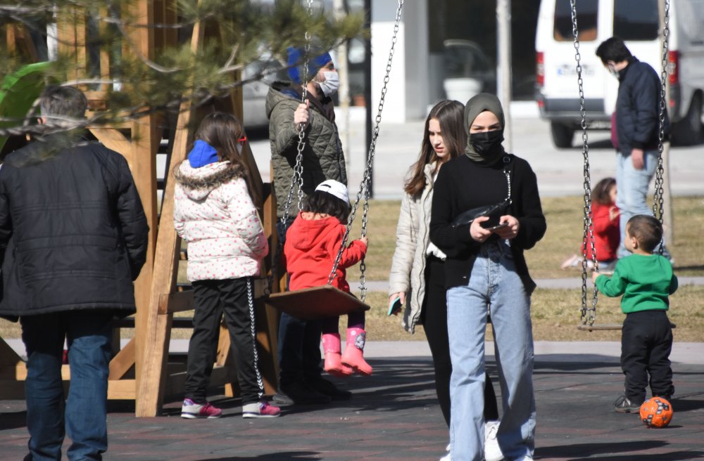 Vaka sayısı artan Konya'da, kısıtlamaya rağmen hareketlilik