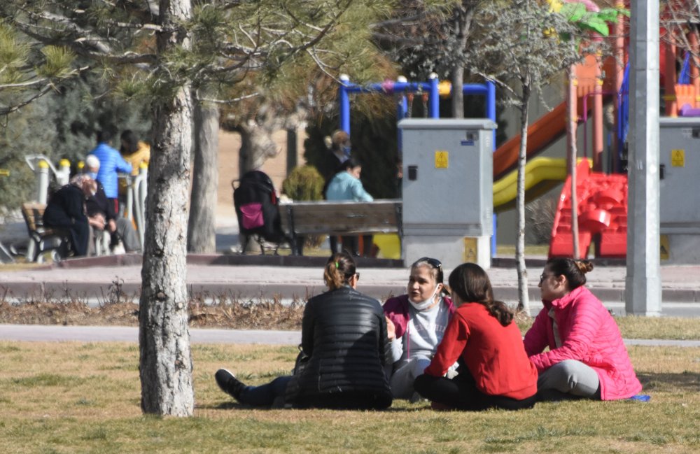Vaka sayısı artan Konya'da, kısıtlamaya rağmen hareketlilik