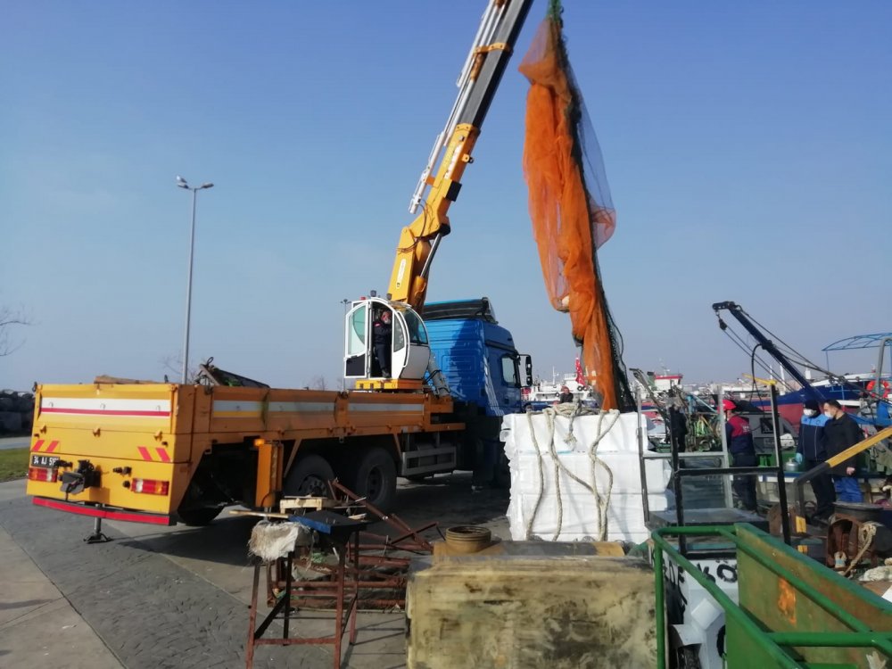 Yenikapı'da trolle kaçak avcılık yapan teknelere denetim
