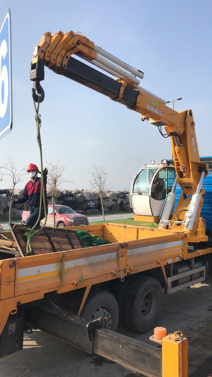 Yenikapı'da trolle kaçak avcılık yapan teknelere denetim